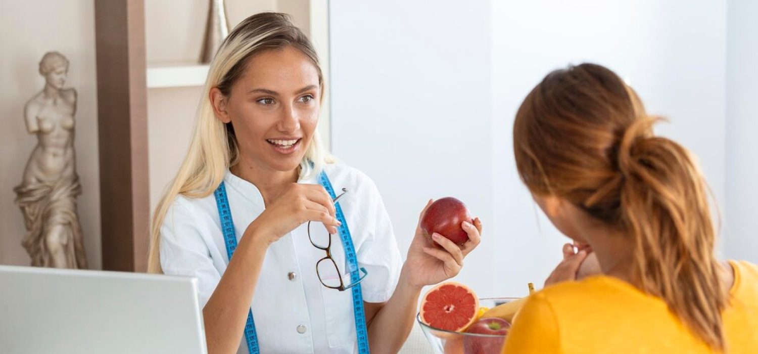 female-nutritionist-giving-consultation-patient-making-diet-plan-weight-loss-clinic_657921-300